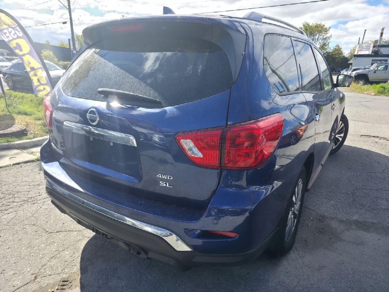 2019 Nissan Pathfinder SL Photo