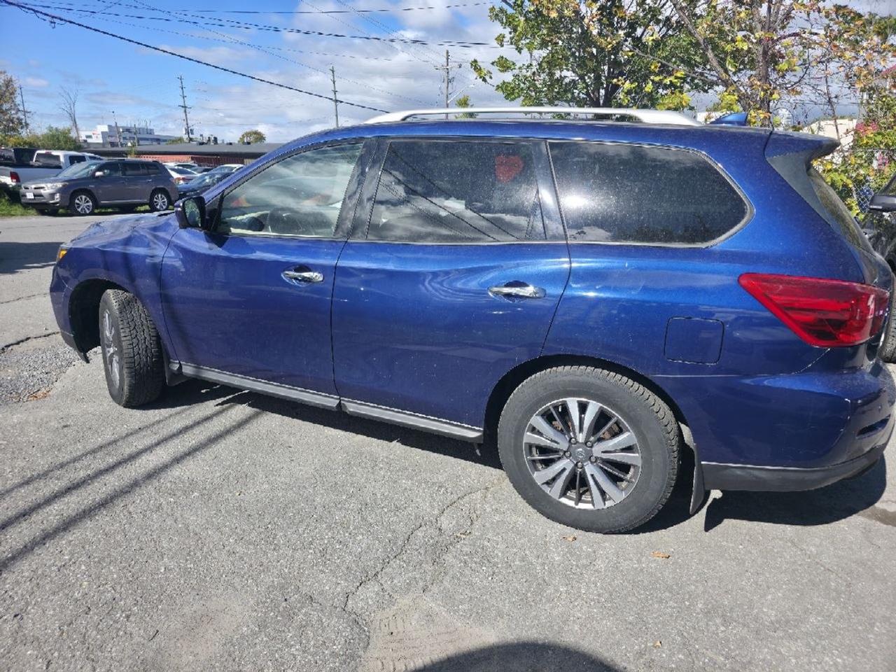 2019 Nissan Pathfinder SL Photo