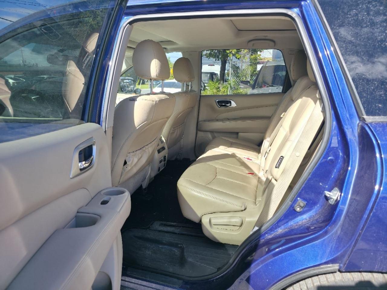 2019 Nissan Pathfinder SL Photo