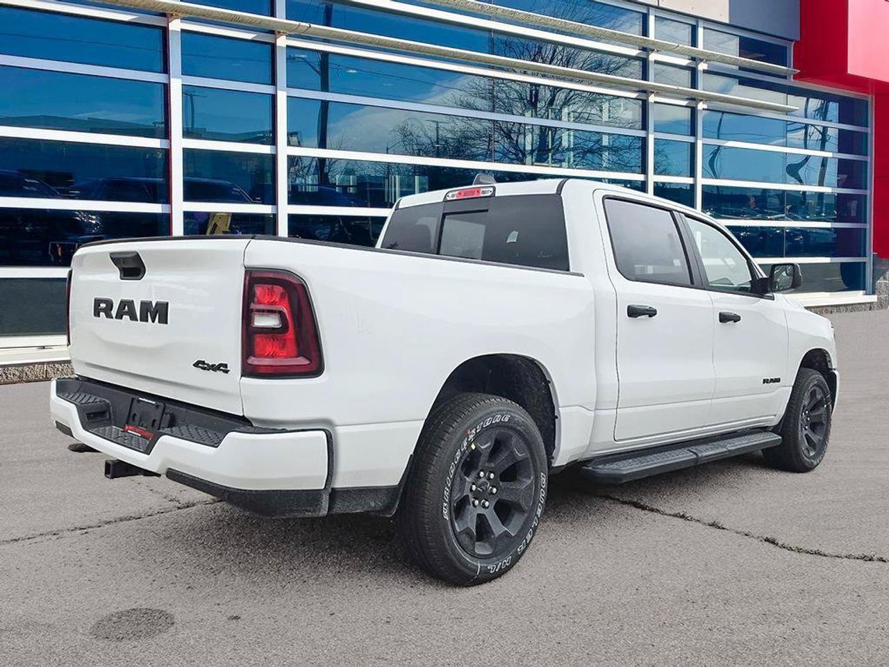 2027 RAM 1500 Express|3.6LV6|BED UTILITY|TRAILER BRAKE CONTROL|BLACK EDITION 3.55 REAL AXLE RATIO Photo4