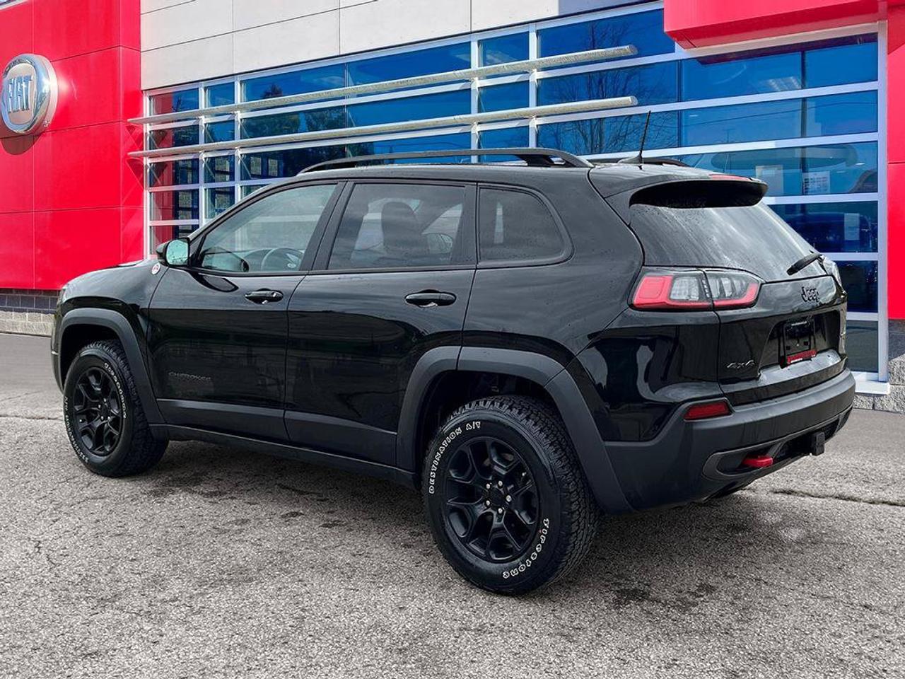 2022 Jeep Cherokee Trailhawk Elite | One Owner | Clean CarFax | Dealer Serviced | Low KMS | Leather | Pano Sunroof | Photo