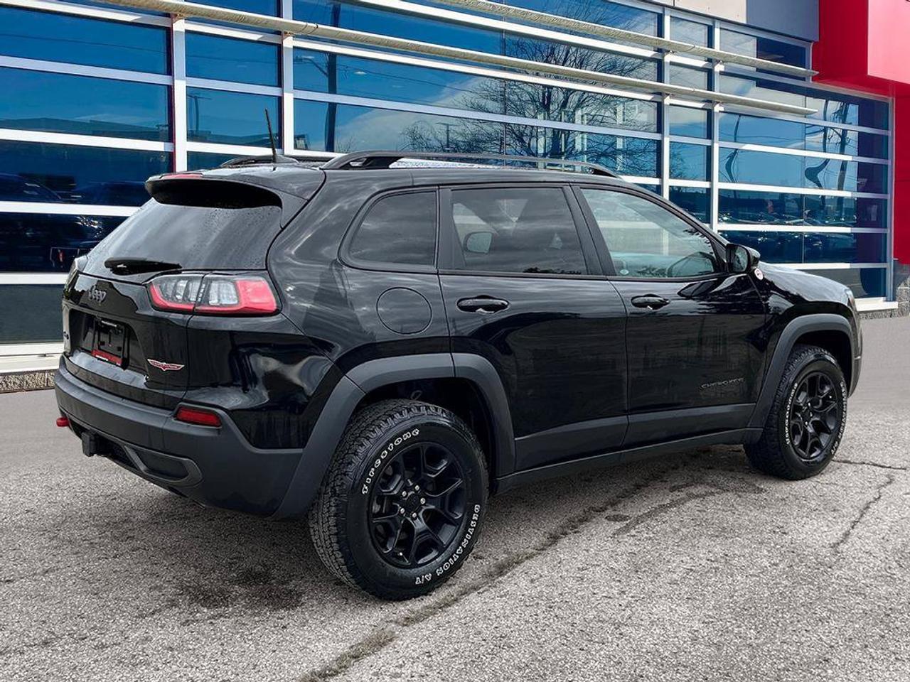 2022 Jeep Cherokee Trailhawk Elite | One Owner | Clean CarFax | Dealer Serviced | Low KMS | Leather | Pano Sunroof | Photo