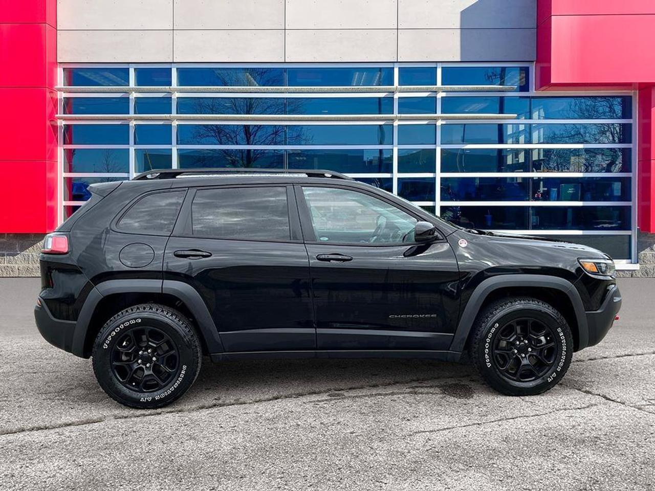 2022 Jeep Cherokee Trailhawk Elite | One Owner | Clean CarFax | Dealer Serviced | Low KMS | Leather | Pano Sunroof | Photo