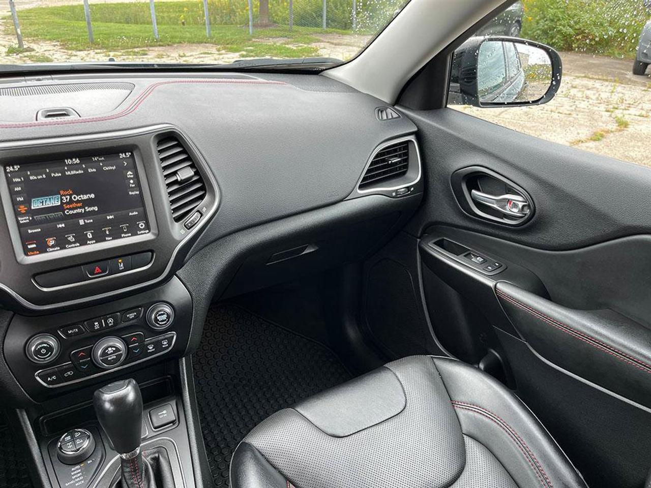 2022 Jeep Cherokee Trailhawk Elite | One Owner | Clean CarFax | Dealer Serviced | Low KMS | Leather | Pano Sunroof | Photo