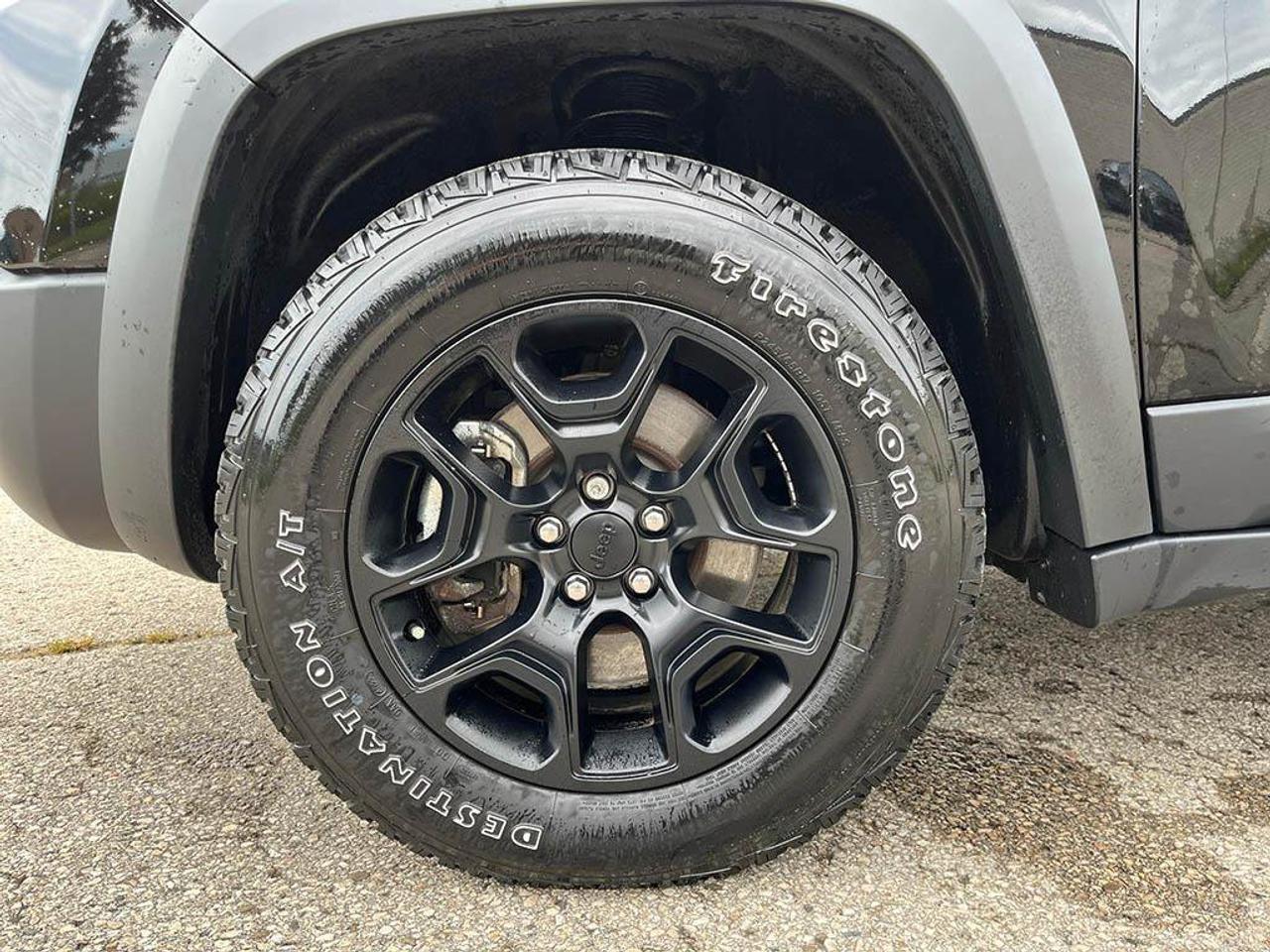 2022 Jeep Cherokee Trailhawk Elite | One Owner | Clean CarFax | Dealer Serviced | Low KMS | Leather | Pano Sunroof | Photo