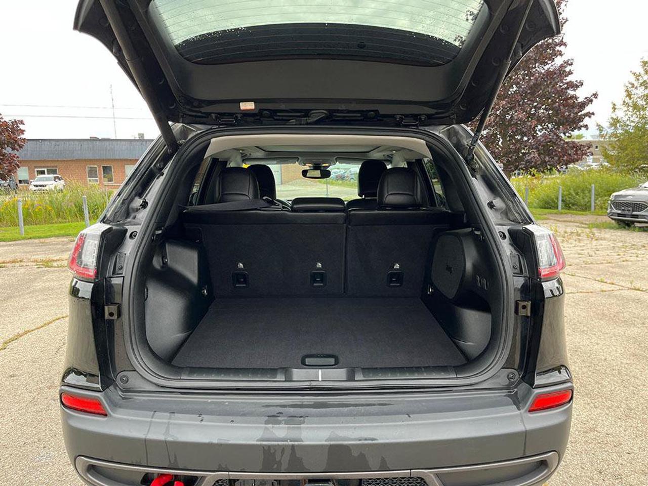 2022 Jeep Cherokee Trailhawk Elite | One Owner | Clean CarFax | Dealer Serviced | Low KMS | Leather | Pano Sunroof | Photo