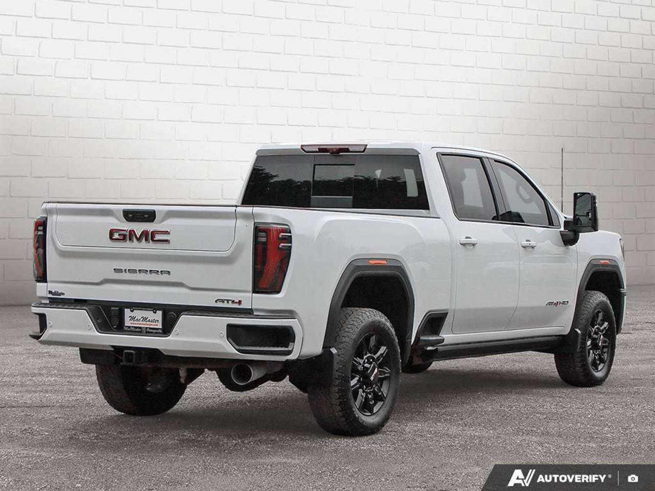 2024 GMC Sierra 3500HD AT4 PREMIUM PLUS, 6.6L V8, 4X4, ALLOYS, LEATHER, BOSE, HUD, 1-OWNER, MACMASTER ORIGINAL, CERTIFIED PREOWNED! Photo4