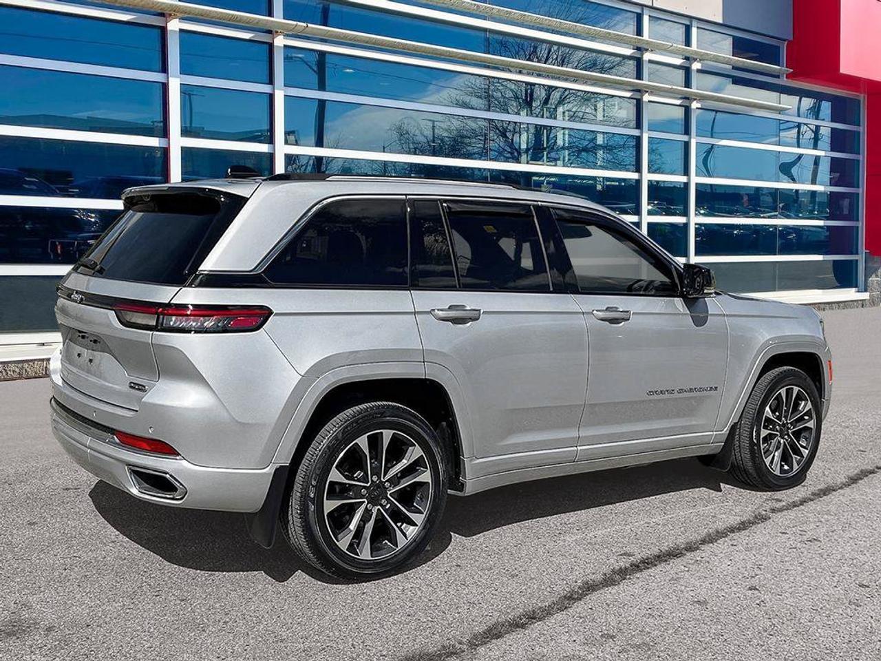 2023 Jeep Grand Cherokee 4xe Overland | One Owner | Clean Carfax | Fully Certified | Great Shape | Fully Loaded | Photo4