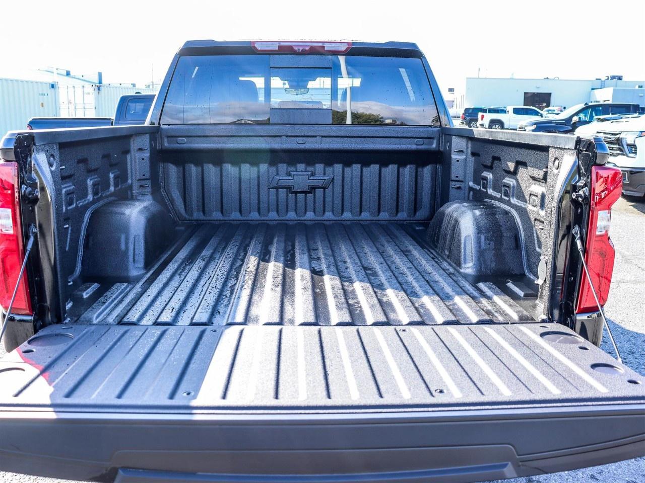 2026 Chevrolet Silverado 1500 Crew Cab Short Box 4-Wheel Drive High Country Photo