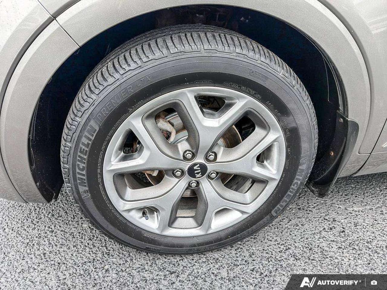 2019 Kia Sorento One Owner  Heated Seats   Sun Roof   Snow Tires Photo