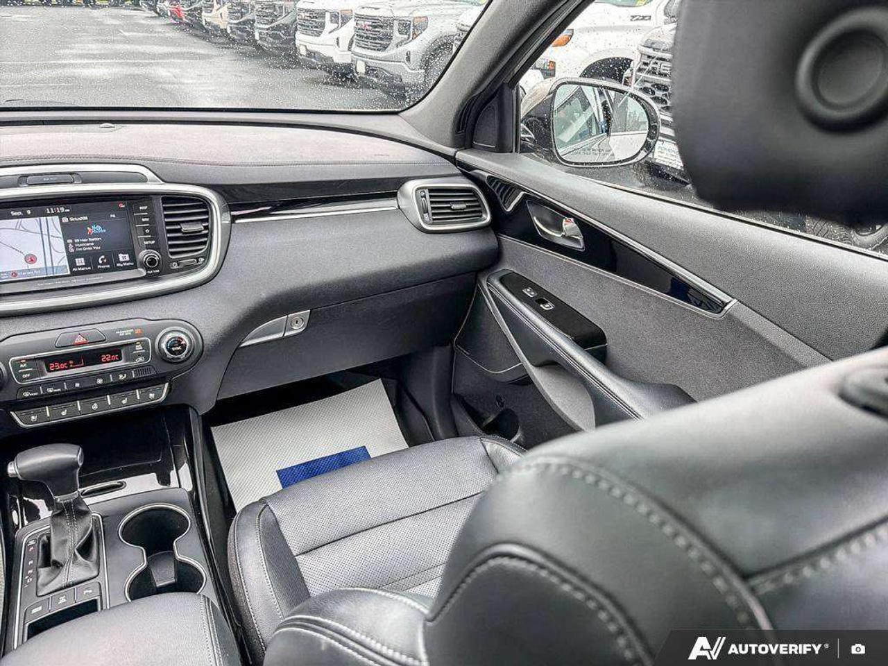 2019 Kia Sorento One Owner  Heated Seats   Sun Roof   Snow Tires Photo