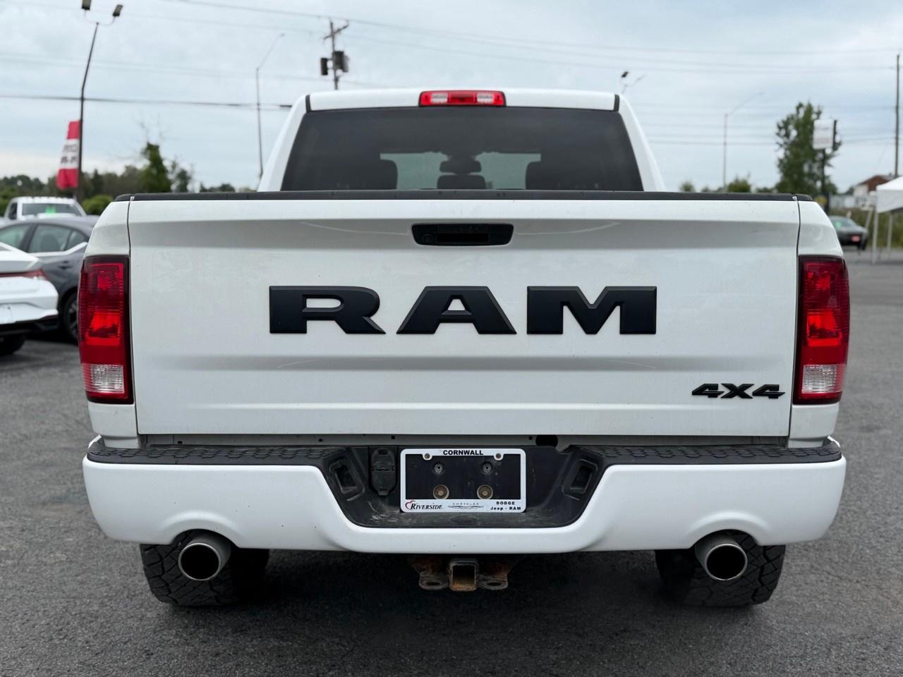 2021 RAM 1500 Classic EXPRESS 4X4 CREW CAB 5'7" BOX Photo