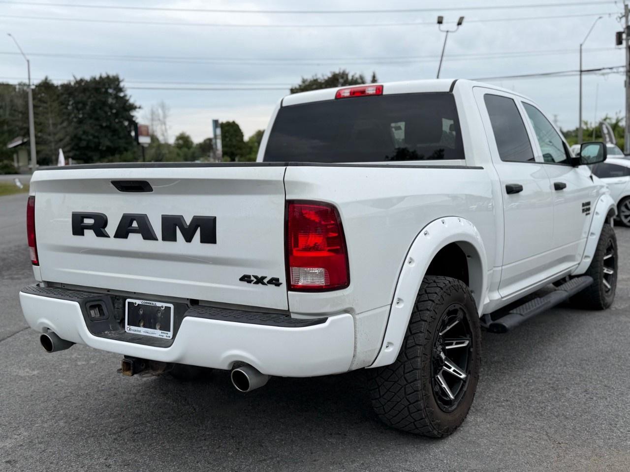 2021 RAM 1500 Classic EXPRESS 4X4 CREW CAB 5'7" BOX Photo