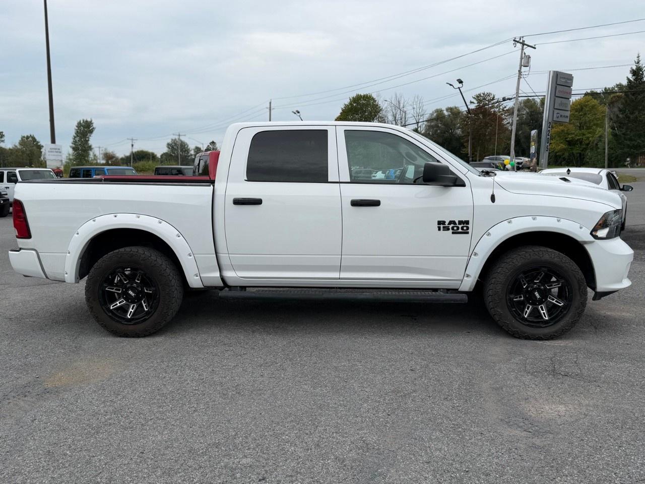 2021 RAM 1500 Classic EXPRESS 4X4 CREW CAB 5'7" BOX Photo