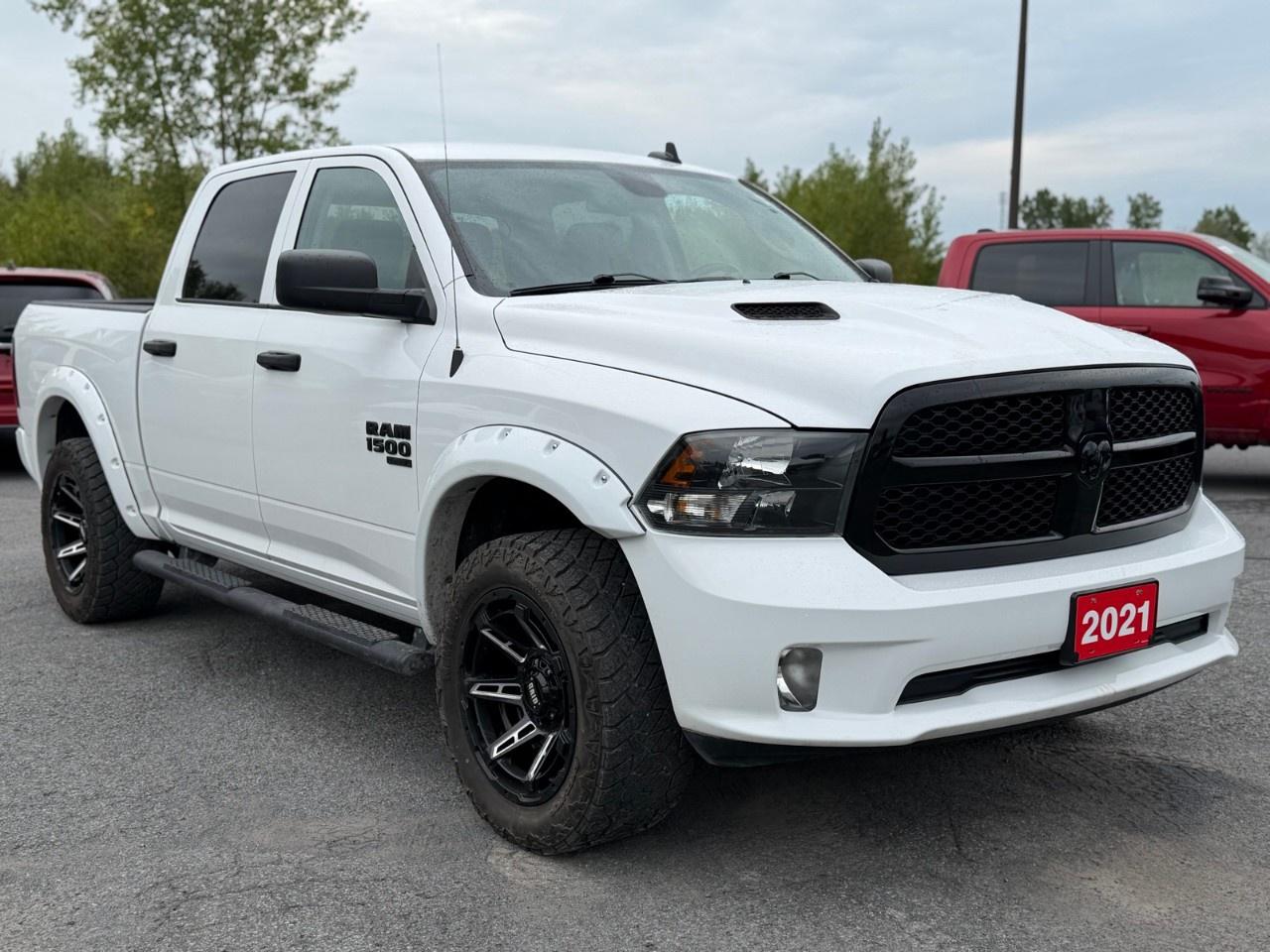 2021 RAM 1500 Classic EXPRESS 4X4 CREW CAB 5'7" BOX Photo