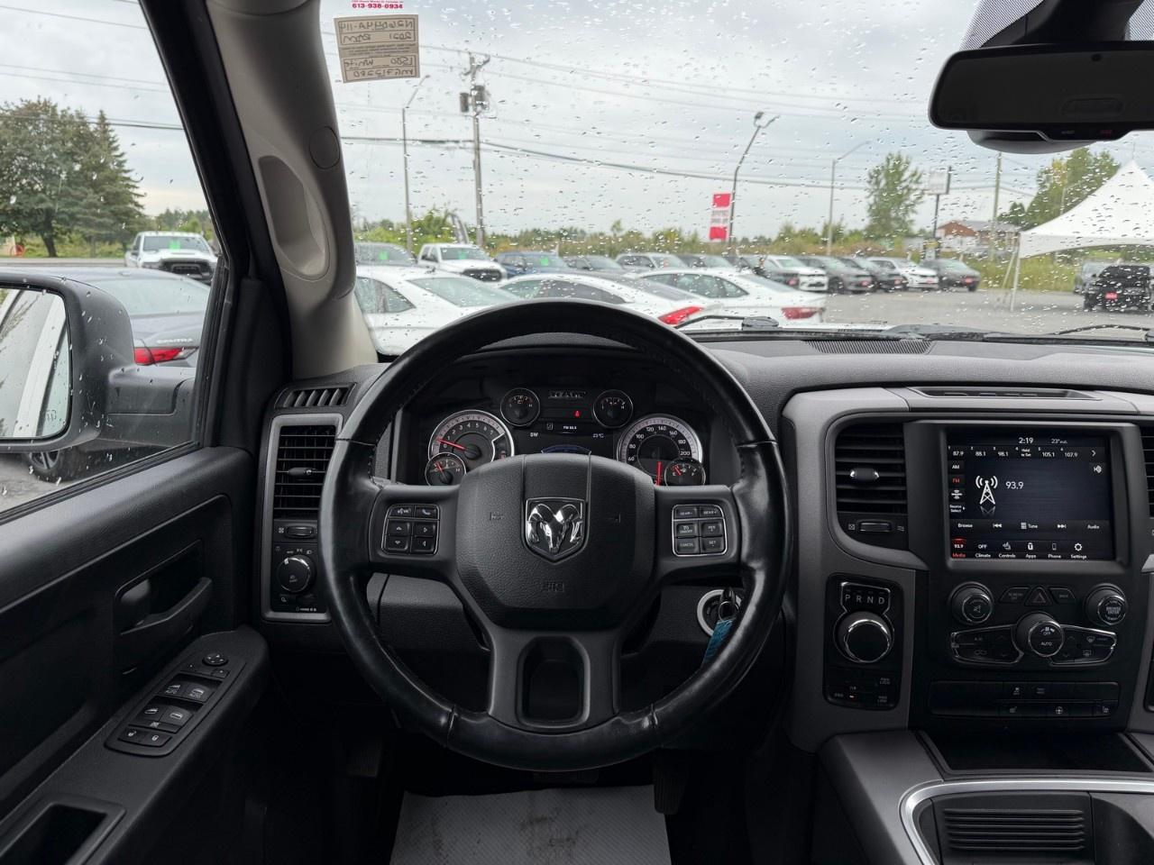 2021 RAM 1500 Classic EXPRESS 4X4 CREW CAB 5'7" BOX Photo