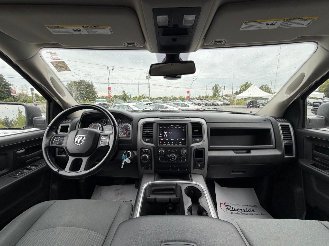 2021 RAM 1500 Classic EXPRESS 4X4 CREW CAB 5'7" BOX Photo