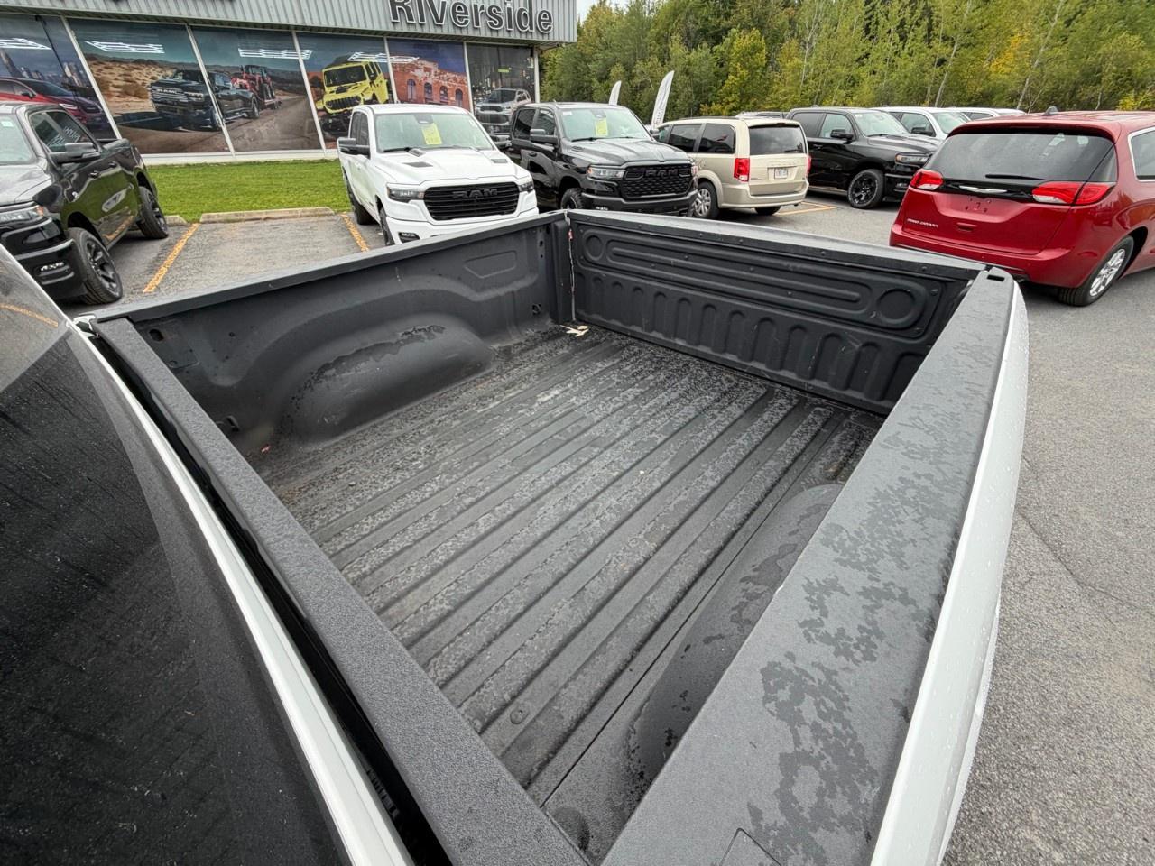 2021 RAM 1500 Classic EXPRESS 4X4 CREW CAB 5'7" BOX Photo