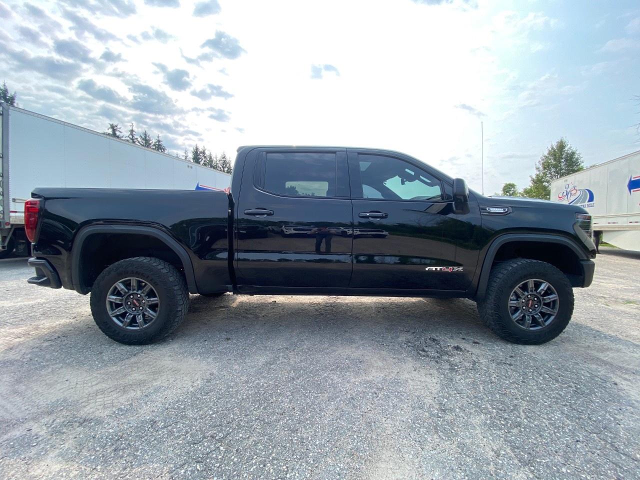 2025 GMC Sierra 1500 Crew Cab Short Box 4-Wheel Drive AT4X Photo