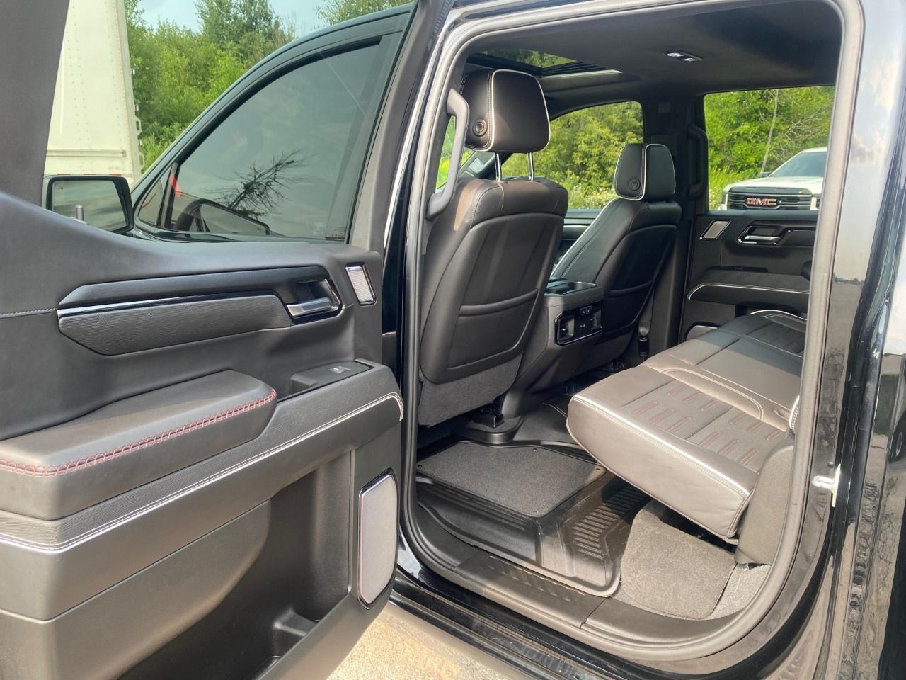 2025 GMC Sierra 1500 Crew Cab Short Box 4-Wheel Drive AT4X Photo