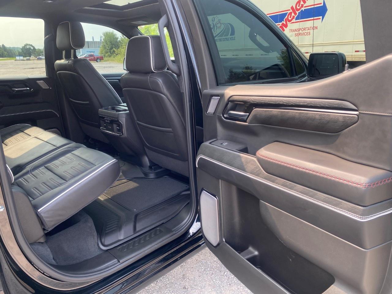 2025 GMC Sierra 1500 Crew Cab Short Box 4-Wheel Drive AT4X Photo