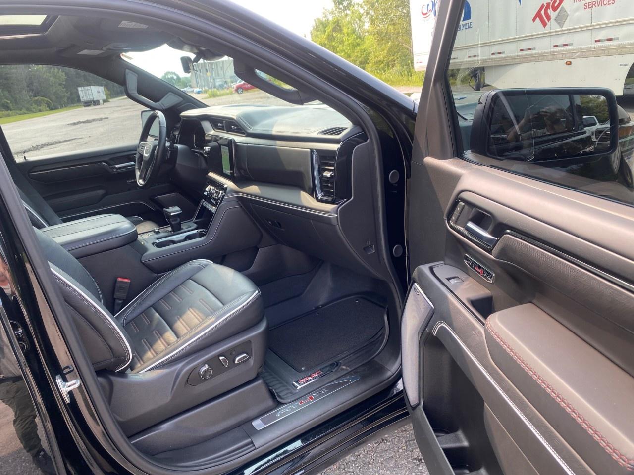 2025 GMC Sierra 1500 Crew Cab Short Box 4-Wheel Drive AT4X Photo