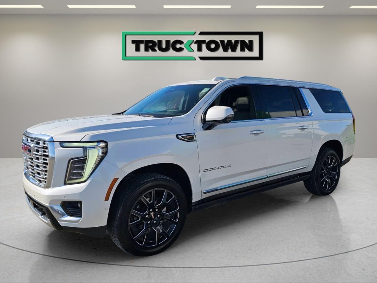 2025 GMC Yukon XL Denali 4dr 4x4 Photo0