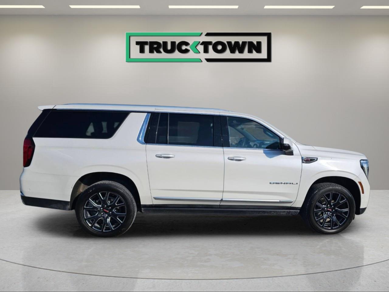 2025 GMC Yukon XL Denali 4dr 4x4 Photo