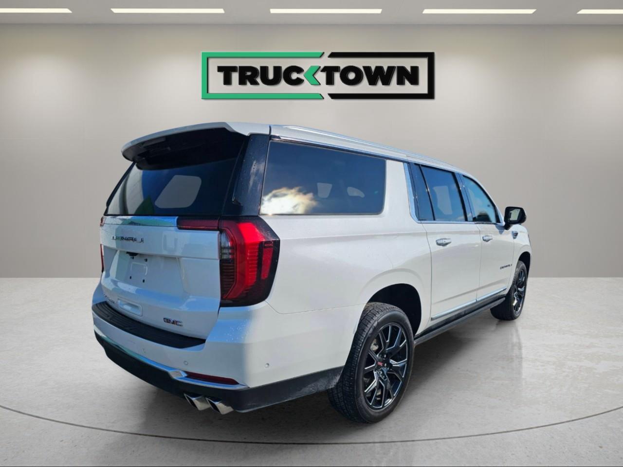 2025 GMC Yukon XL Denali 4dr 4x4 Photo
