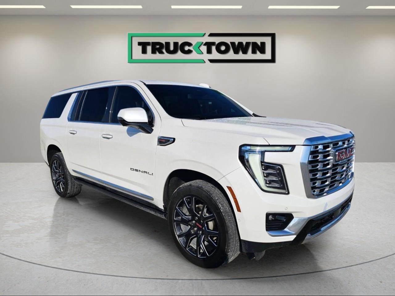2025 GMC Yukon XL Denali 4dr 4x4 Photo2