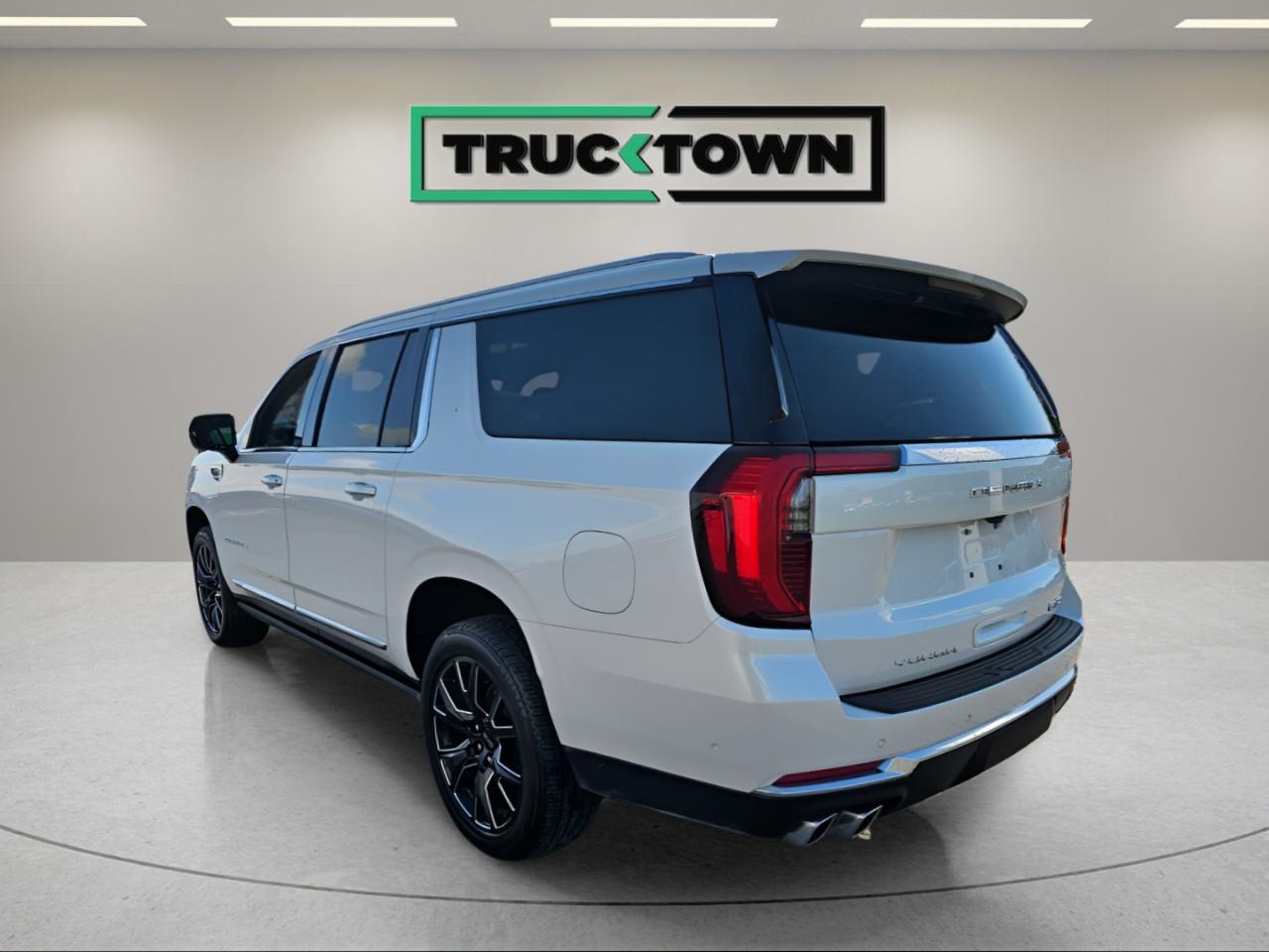 2025 GMC Yukon XL Denali 4dr 4x4 Photo
