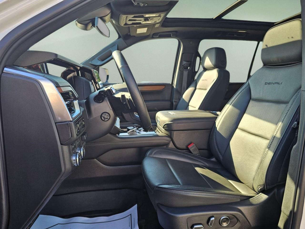 2025 GMC Yukon XL Denali 4dr 4x4 Photo