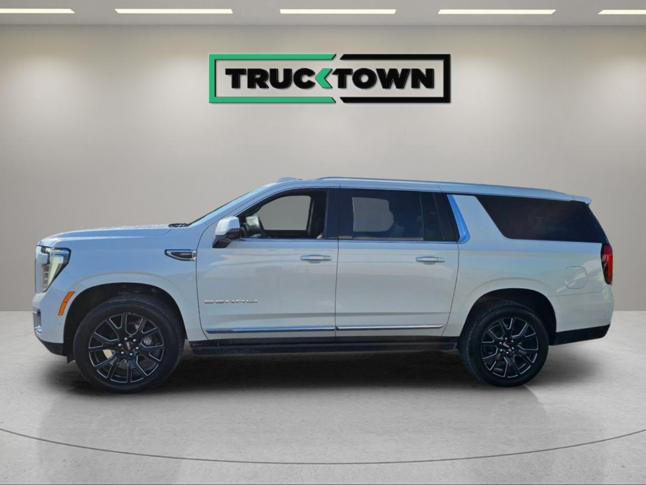 2025 GMC Yukon XL Denali 4dr 4x4 Photo