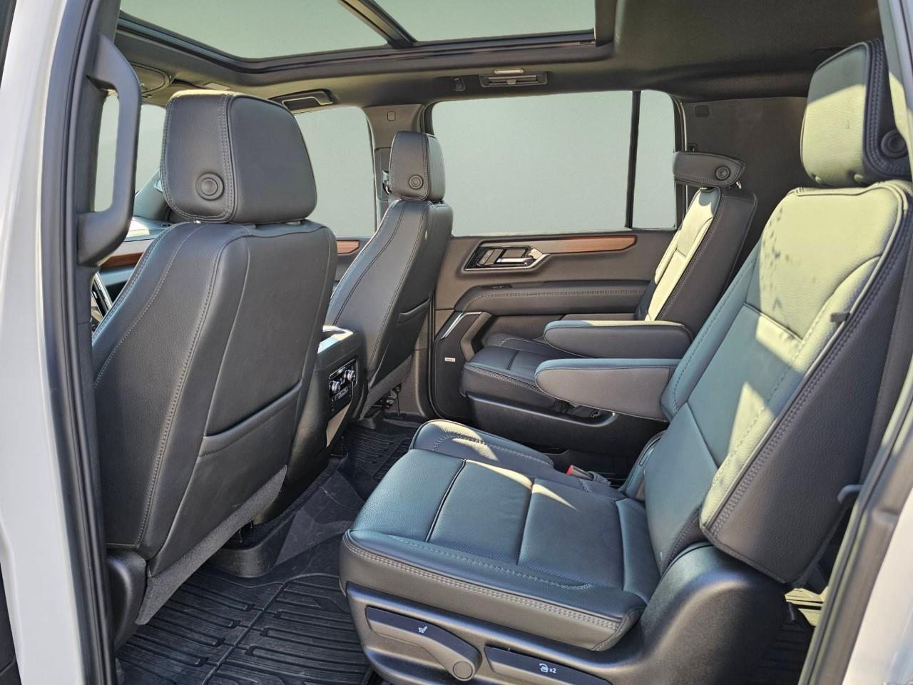 2025 GMC Yukon XL Denali 4dr 4x4 Photo