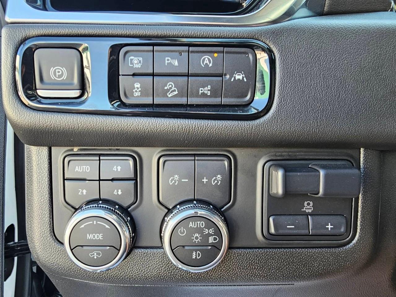 2025 GMC Yukon XL Denali 4dr 4x4 Photo