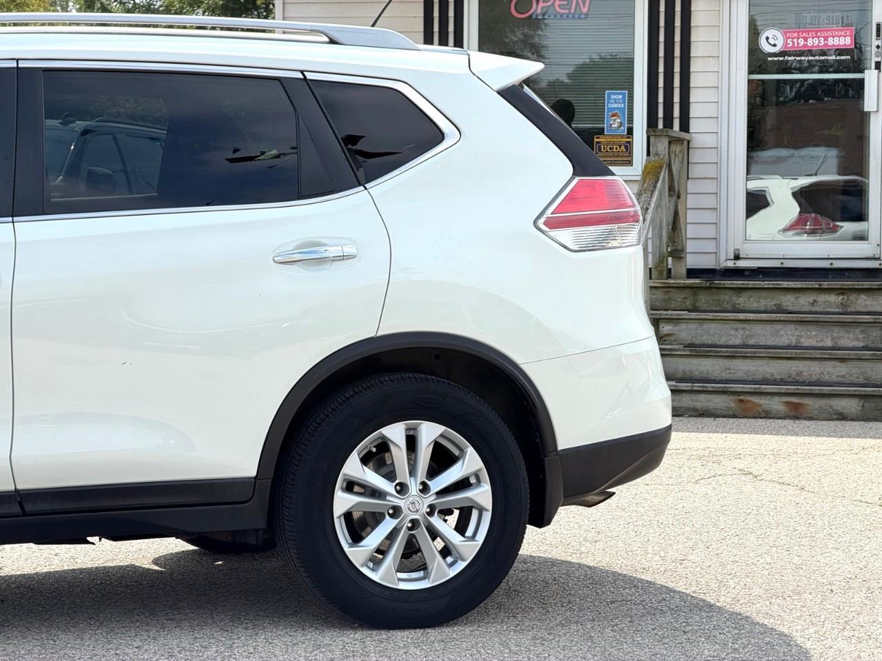 2016 Nissan Rogue SV (CVT) 4dr Front-Wheel Drive Photo