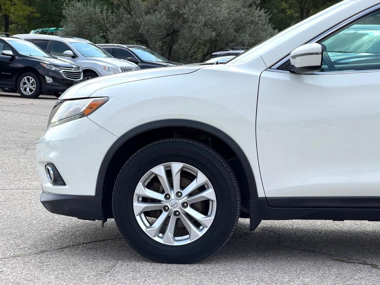 2016 Nissan Rogue SV (CVT) 4dr Front-Wheel Drive Photo