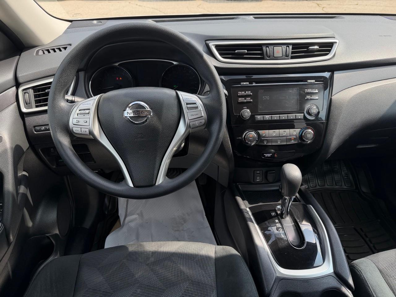 2016 Nissan Rogue SV (CVT) 4dr Front-Wheel Drive Photo