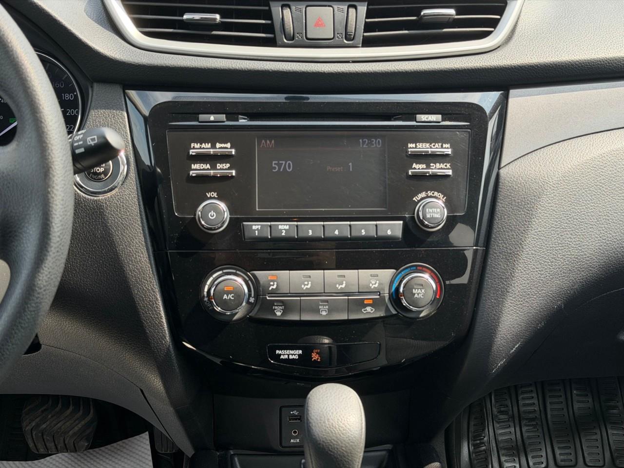 2016 Nissan Rogue SV (CVT) 4dr Front-Wheel Drive Photo