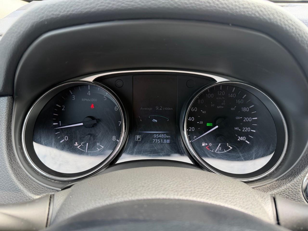 2016 Nissan Rogue SV (CVT) 4dr Front-Wheel Drive Photo
