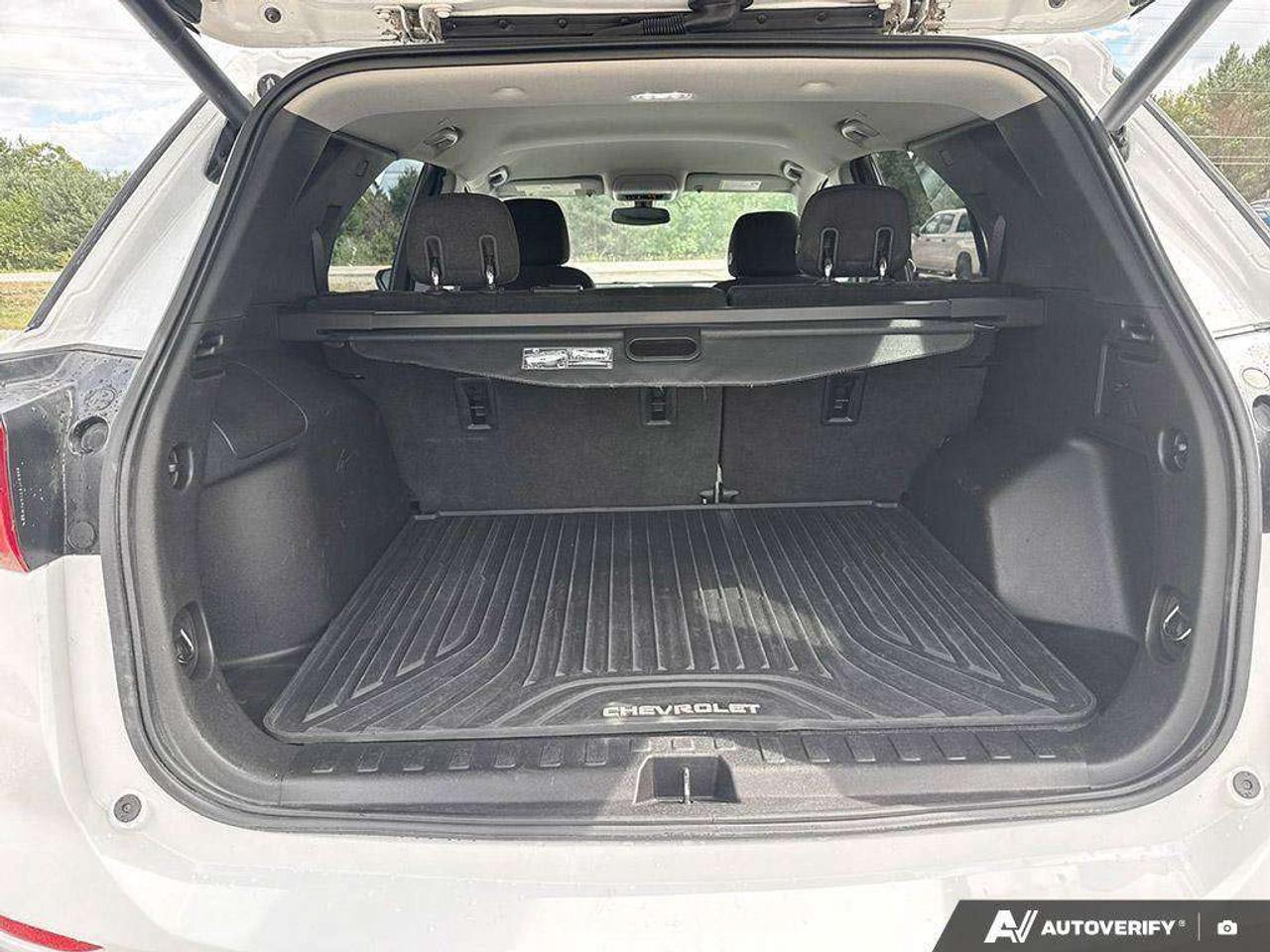 2019 Chevrolet Equinox BRAY ORIGINAL. ALL WEATHER MATS. HEATED SEATS. REAR PARK ASSIST. POWER LIFTGATE. CERTIFIED. Photo