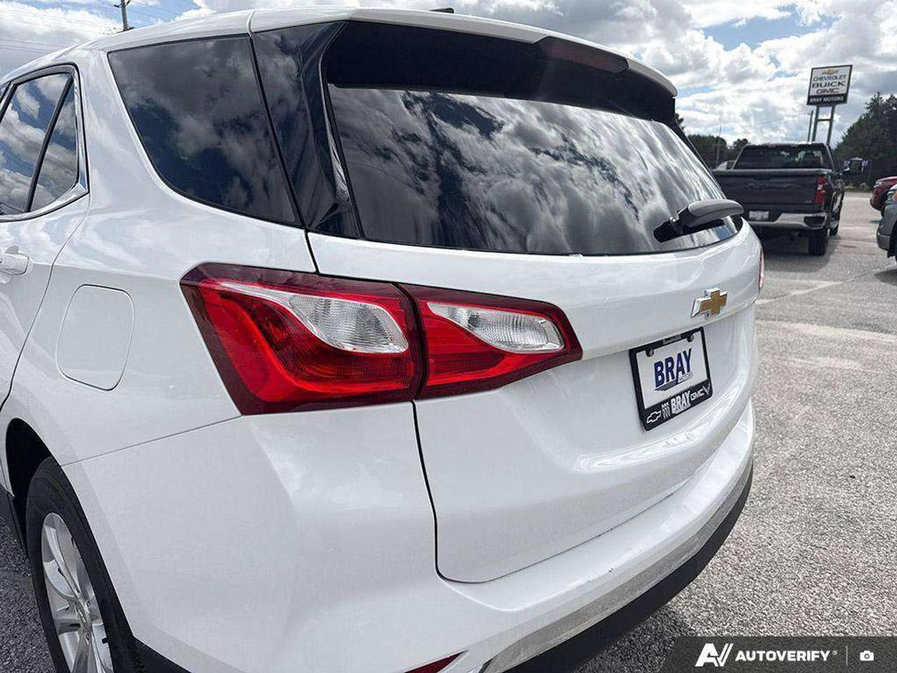 2019 Chevrolet Equinox BRAY ORIGINAL. ALL WEATHER MATS. HEATED SEATS. REAR PARK ASSIST. POWER LIFTGATE. CERTIFIED. Photo