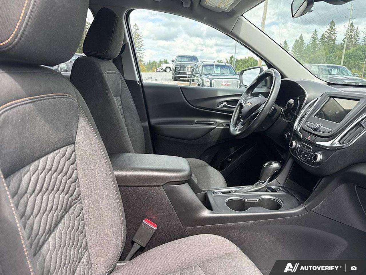 2019 Chevrolet Equinox BRAY ORIGINAL. ALL WEATHER MATS. HEATED SEATS. REAR PARK ASSIST. POWER LIFTGATE. CERTIFIED. Photo