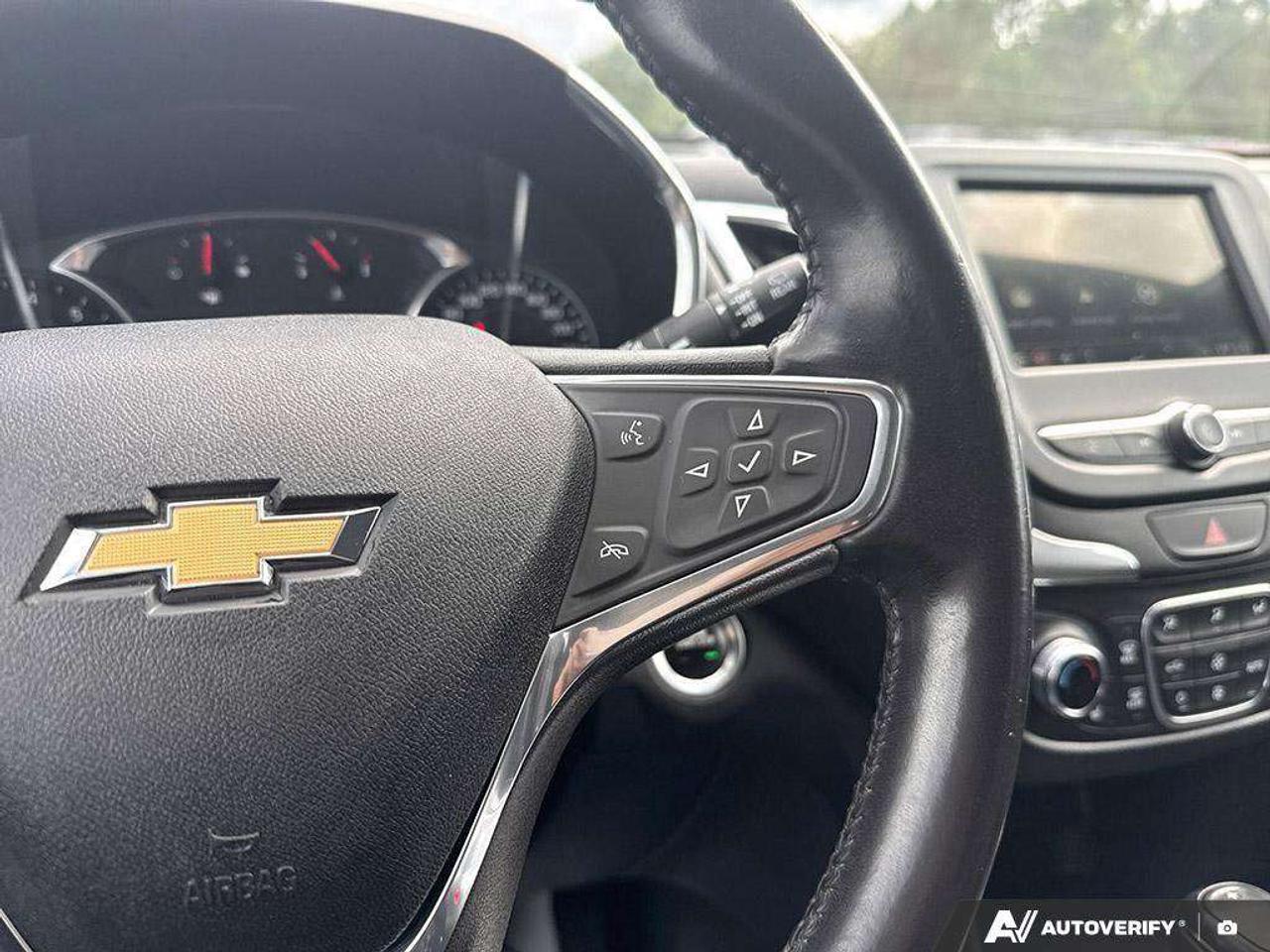 2019 Chevrolet Equinox BRAY ORIGINAL. ALL WEATHER MATS. HEATED SEATS. REAR PARK ASSIST. POWER LIFTGATE. CERTIFIED. Photo