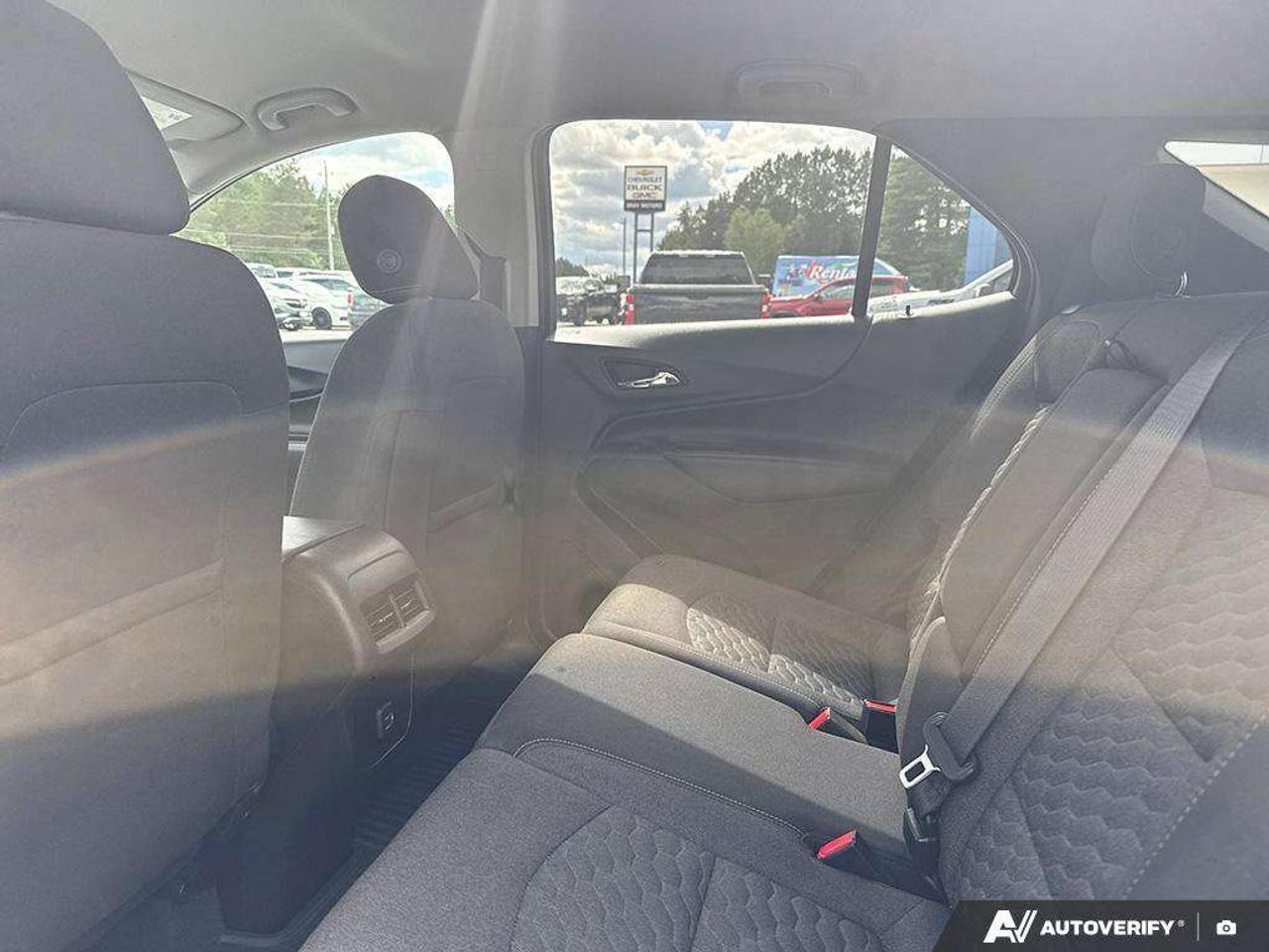 2019 Chevrolet Equinox BRAY ORIGINAL. ALL WEATHER MATS. HEATED SEATS. REAR PARK ASSIST. POWER LIFTGATE. CERTIFIED. Photo