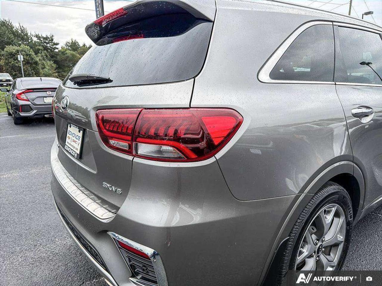 2019 Kia Sorento One Owner  Heated Seats   Sun Roof   Snow Tires Photo