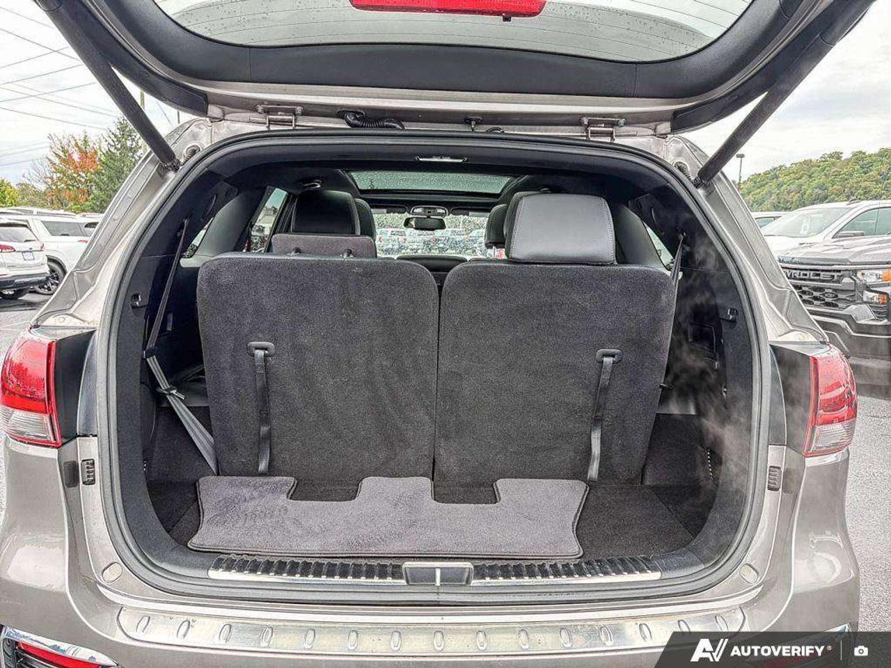 2019 Kia Sorento One Owner  Heated Seats   Sun Roof   Snow Tires Photo