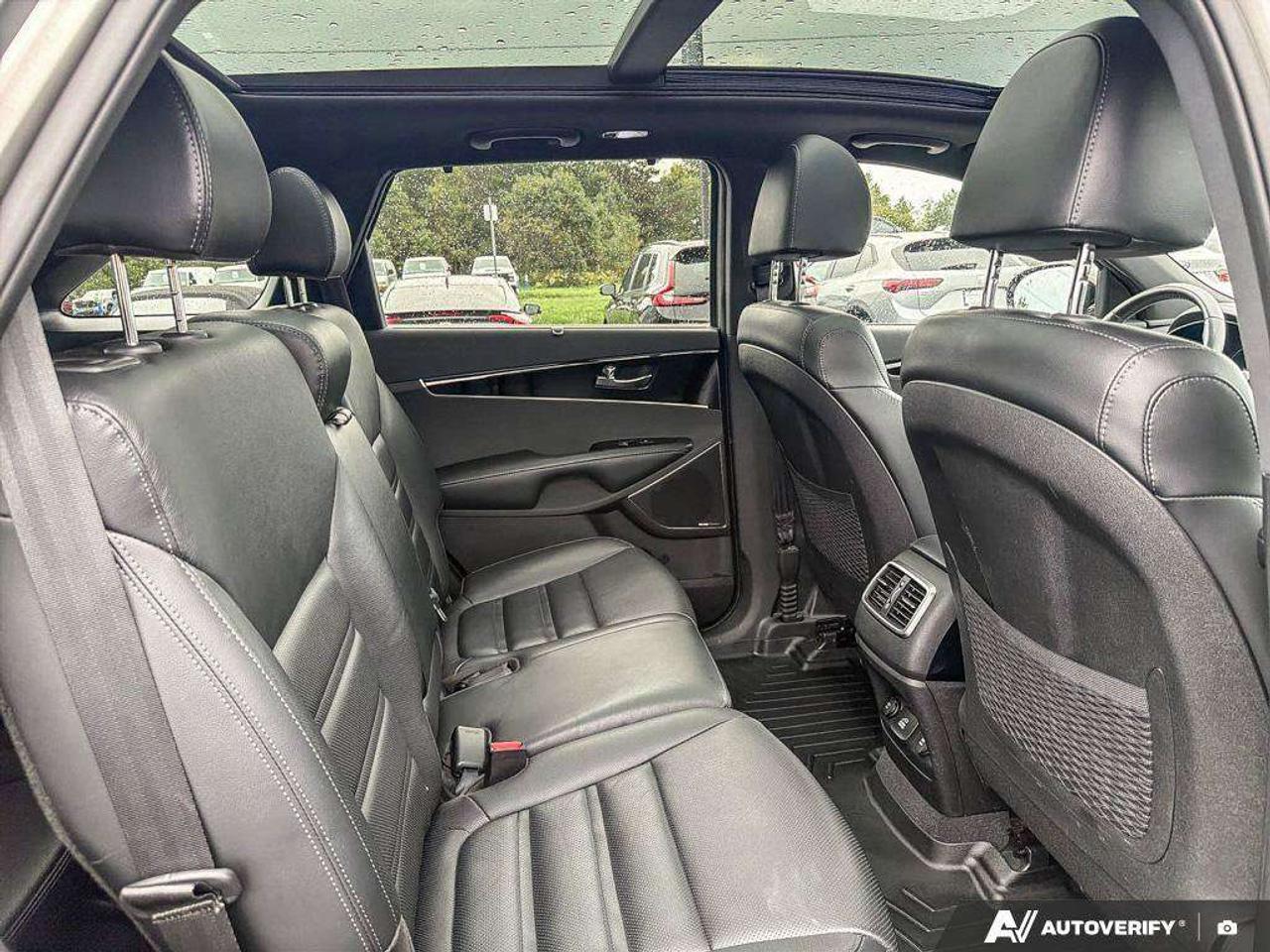 2019 Kia Sorento One Owner  Heated Seats   Sun Roof   Snow Tires Photo