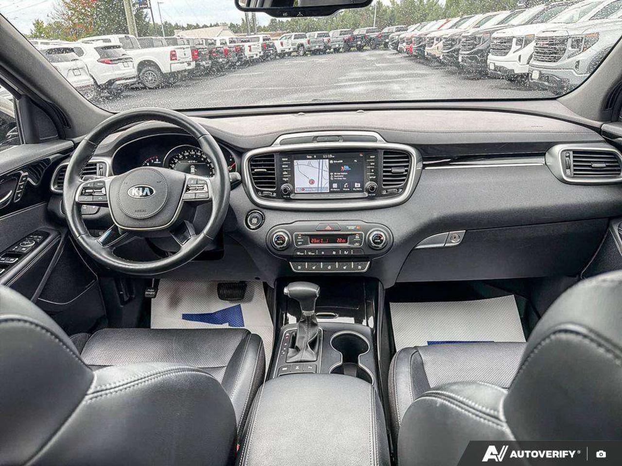 2019 Kia Sorento One Owner  Heated Seats   Sun Roof   Snow Tires Photo