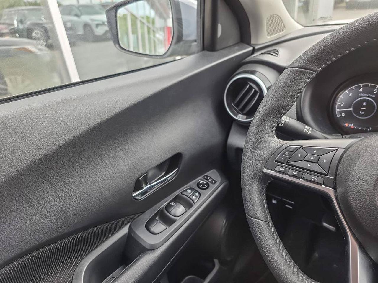 2024 Nissan Kicks SV | Apple Car Play | Android Auto | Heated Seats | Photo